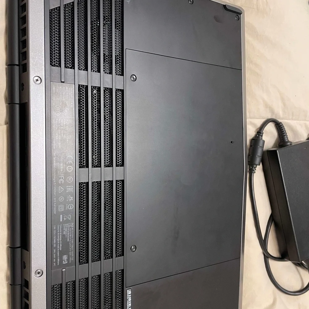 Alienware R15 - Picture 3 of 5